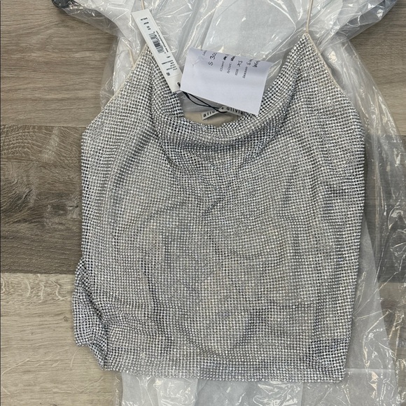 ❄️☀️Alice + Olivia Silver Sequin Camisole - Picture 4 of 5